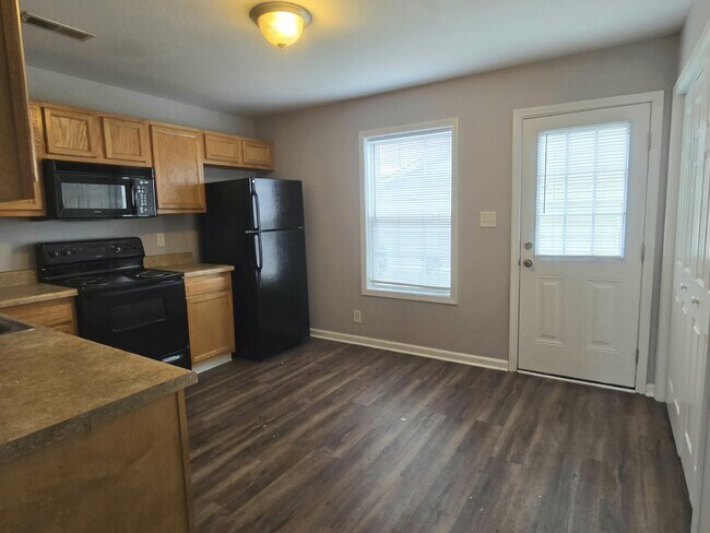 Foto del edificio - 252-1A EXECUTIVE AVE, CLARKSVILLE, TN 37042