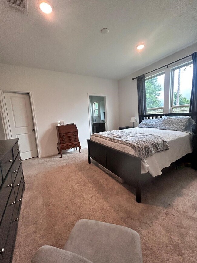 Foto del edificio - 118 Ashwood Glade Dr