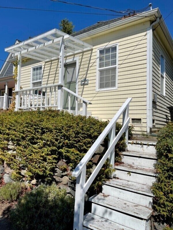 Building Photo - 742 N 71st St