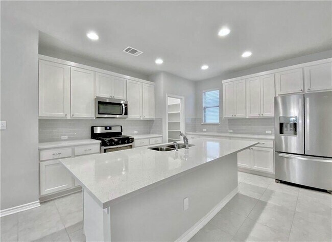 Building Photo - 816 Alta Wy