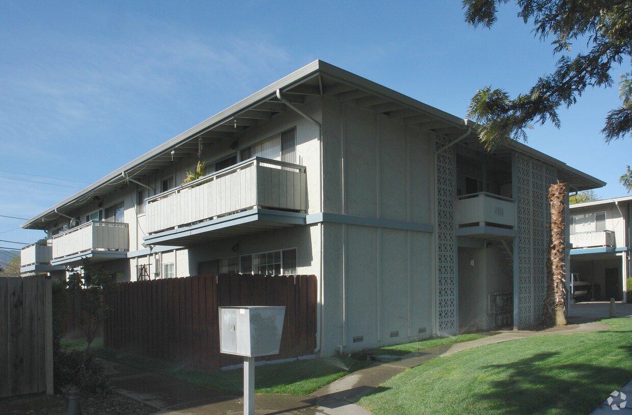 Building Photo - 4658 Campbell Ave
