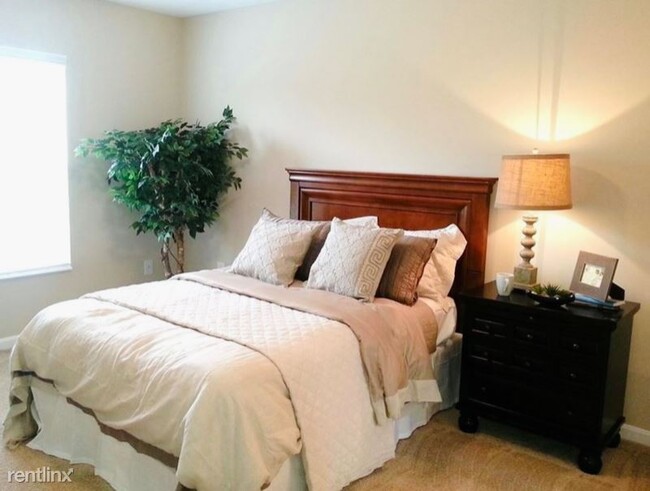Building Photo - 2 br, 1.5 bath Condo - 7418 Sancus Blvd