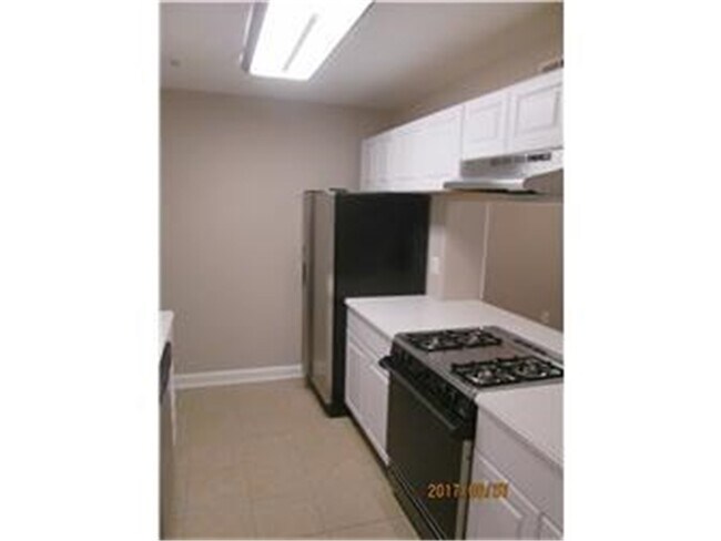 Building Photo - 1001 Waters Edge Dr