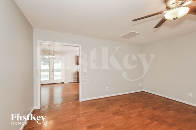 Foto del edificio - 3923 Heather View Ln
