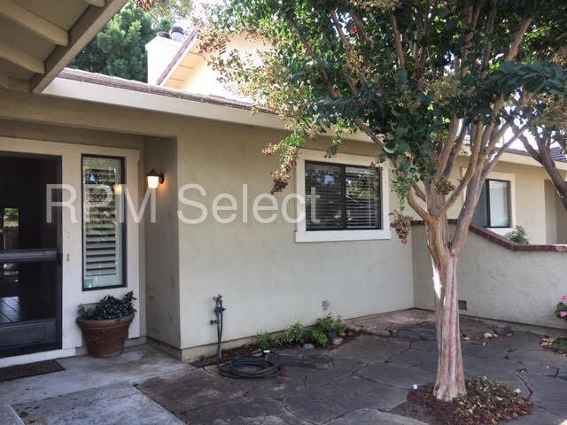 Building Photo - 1640 San Vicente Ave
