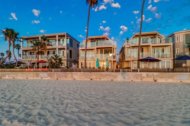 Building Photo - 2985 Ocean Front Walk