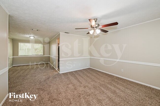 Foto del edificio - 4077 Huntington Forest Blvd