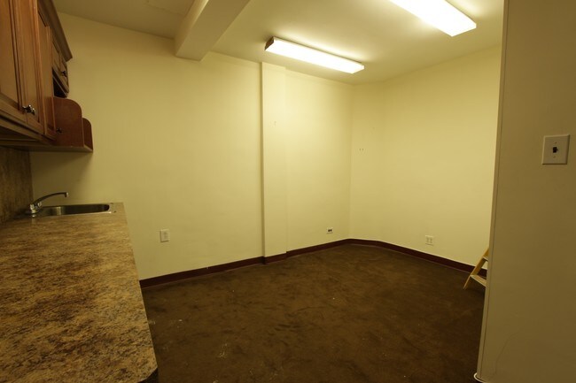 Building Photo - 1811 Quentin Rd