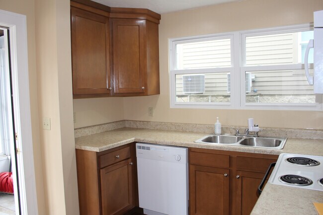 appliances include dishwasher and microwave - 912 Wayne Ave