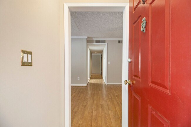Building Photo - 2704 Huntingdon Chase