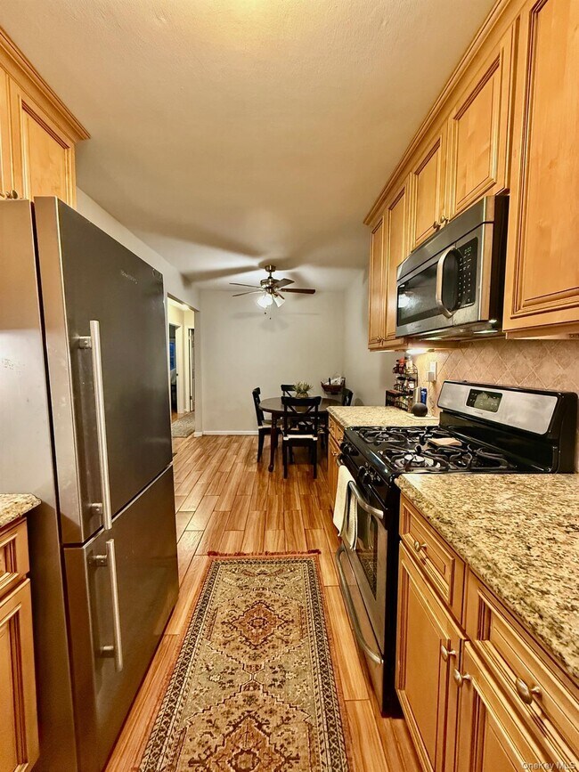 Foto del edificio - 21-22-22 Clintonville St