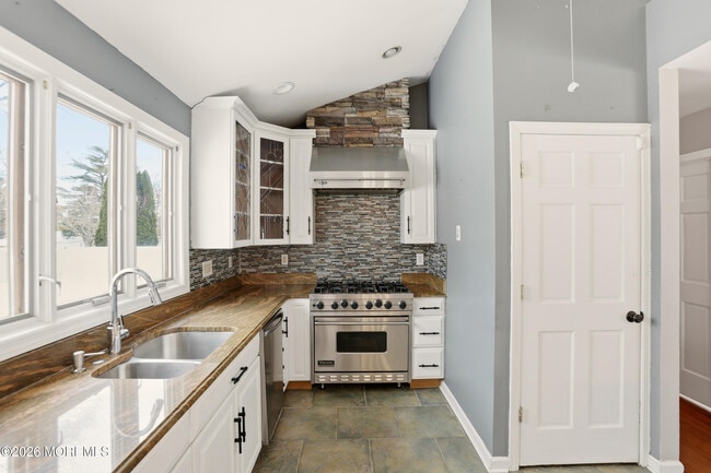 Building Photo - 1057 Savannah St