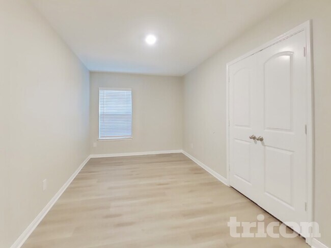 Foto del edificio - 23048 Shakespeare Dr