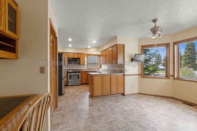 Building Photo - 9811 N Comanche Dr