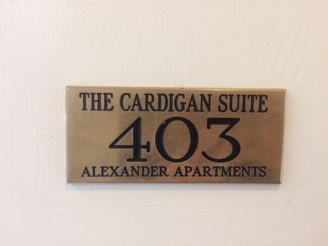 Building Photo - Alexander Apartments - 2 bedrooms + den