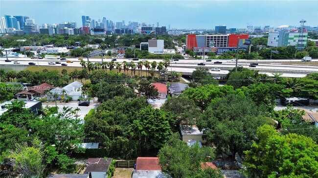Foto del edificio - 286 NW 39th St