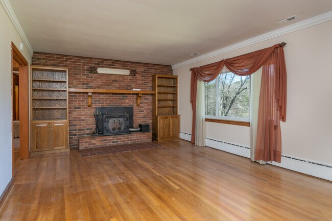 Building Photo - 443 Selica Rd