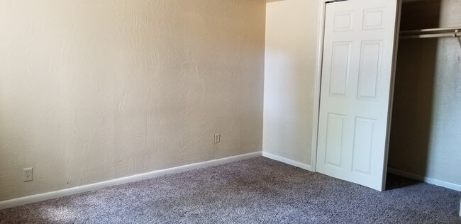 Building Photo - Lower Level Daylight Apartment near NNU