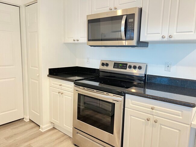 Foto del edificio - 17150 N Bay Rd