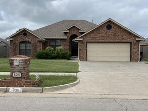 Building Photo - 636 SW 159th St