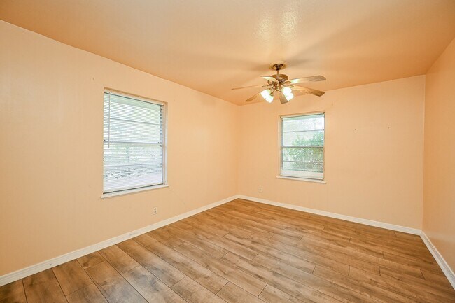 Foto del edificio - 10302 Woodwind Dr