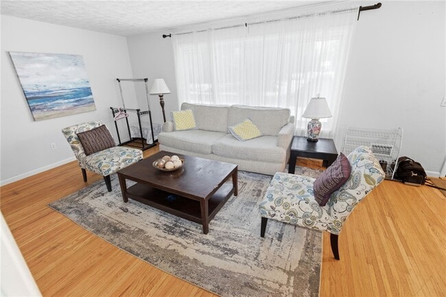 Building Photo - 266 Willowcrest Dr