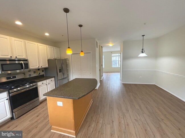 Building Photo - 5711 Goldfinch Ct