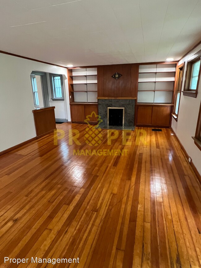 Building Photo - 3 br, 1 bath House - 827 Superior Ave