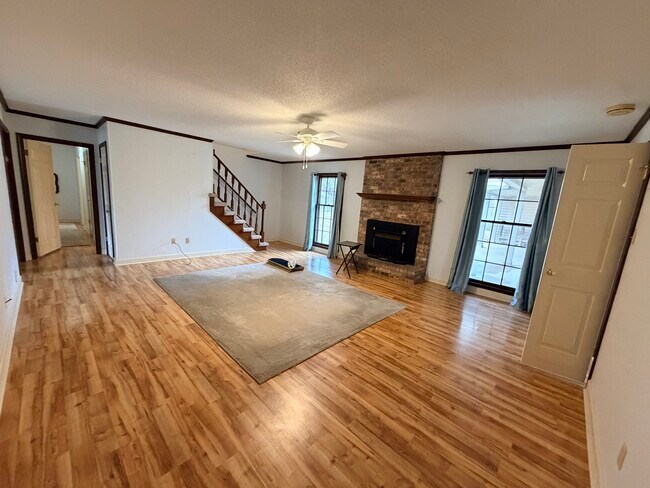 Foto del edificio - 8671 Pine Needle Dr