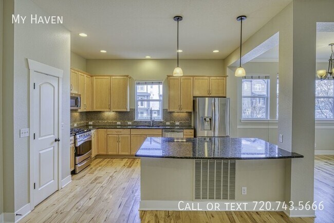Foto del edificio - Large Single Family Home in Desirable Lowry