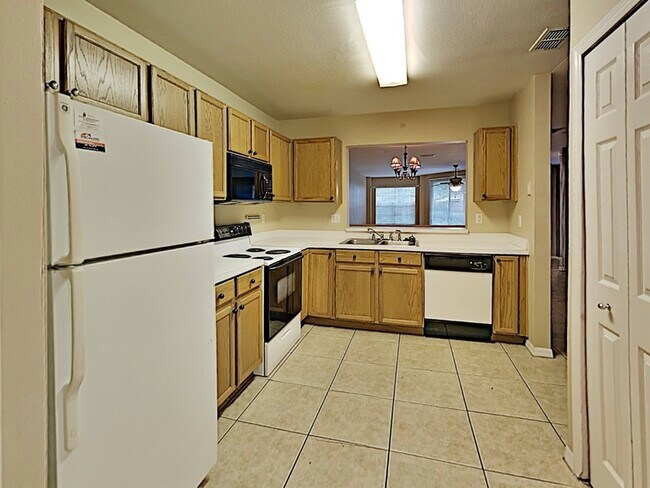 Building Photo - 685 Scarlet Oak Cir