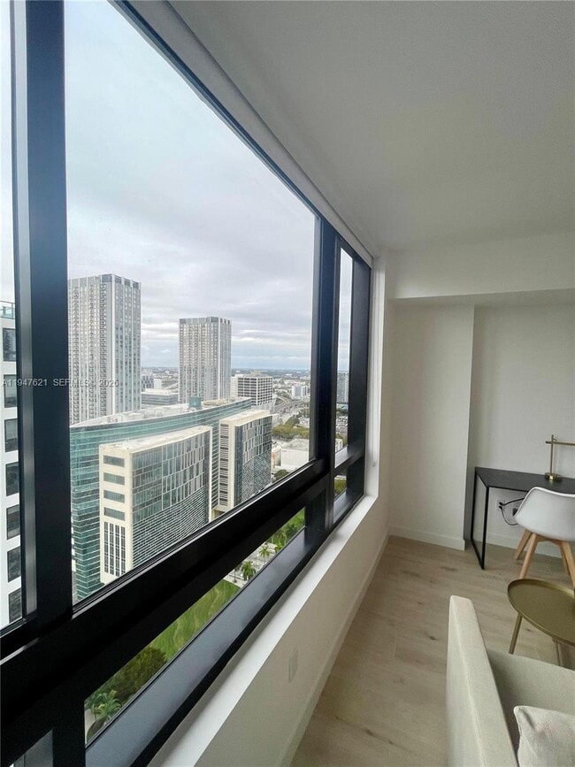 Foto del edificio - 225 N Miami Ave