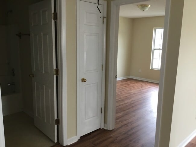 Building Photo - 2-Bedroom 2-Bath Renovated Duplex