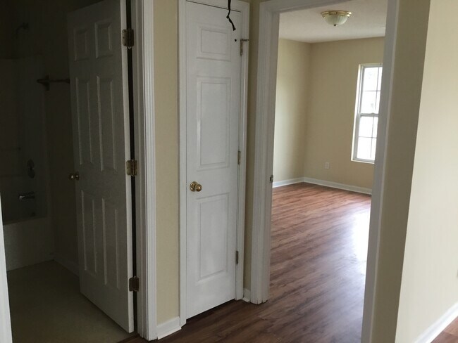 Foto del edificio - 2-Bedroom 2-Bath Renovated Duplex