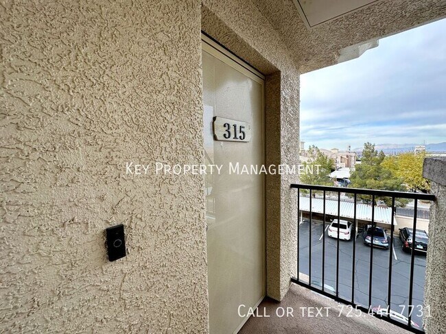 Foto del edificio - FULLY FURNISHED 1 BEDROOM CONDO IN GATED C...