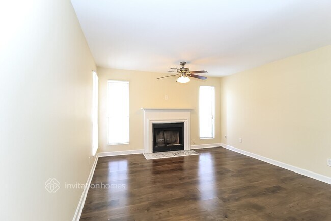 Building Photo - 3210 Linden Dr