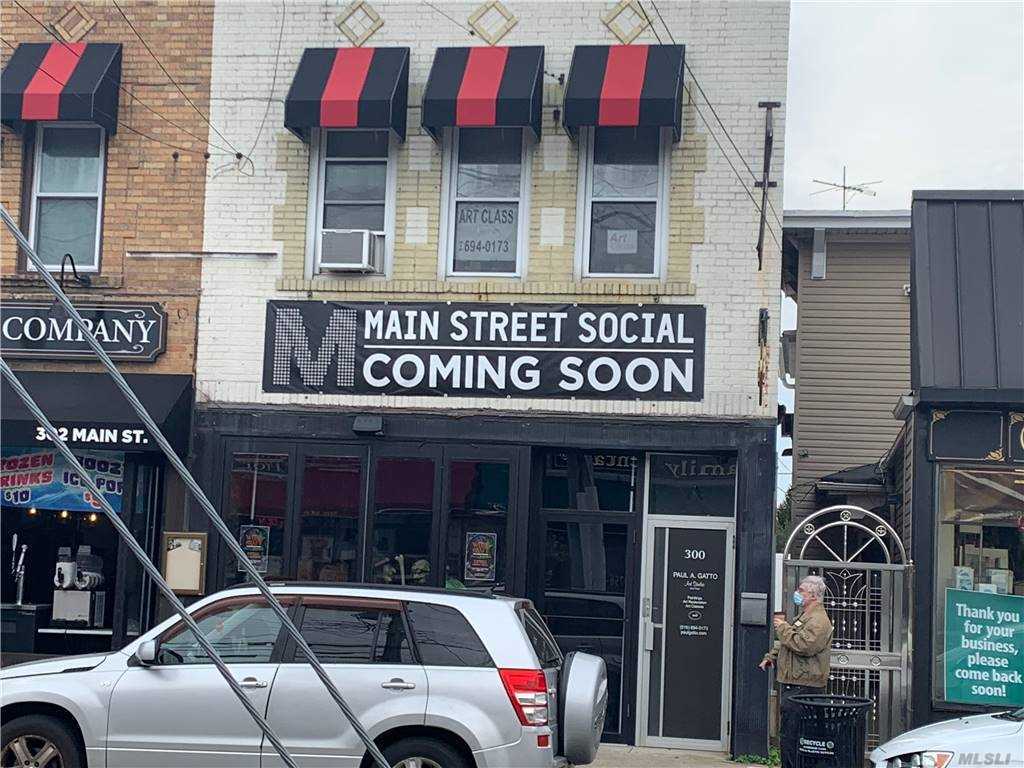 Primary Photo - 300 Main St