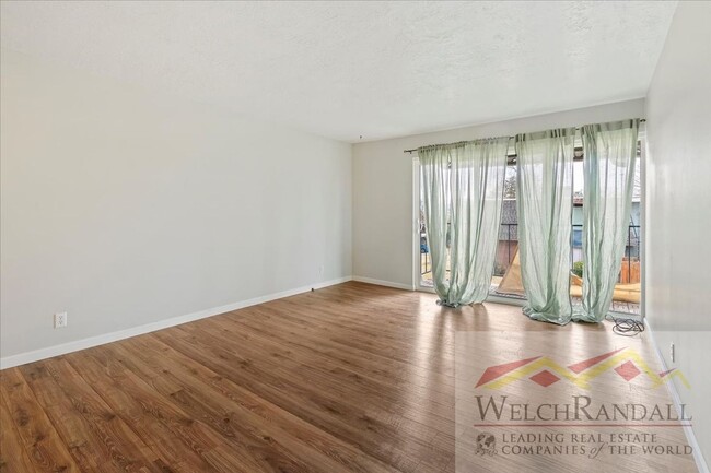 Building Photo - Beautifully Updated 2-Bedroom Condo in Murray