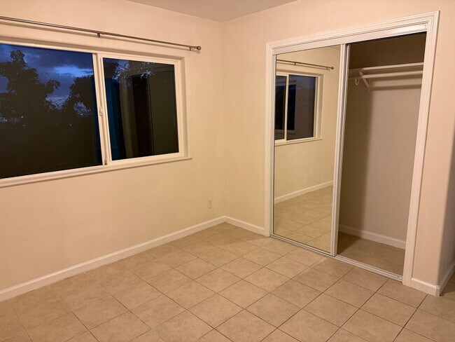 Foto del edificio - 2 bedroom 1.5 bath duplex Great location!