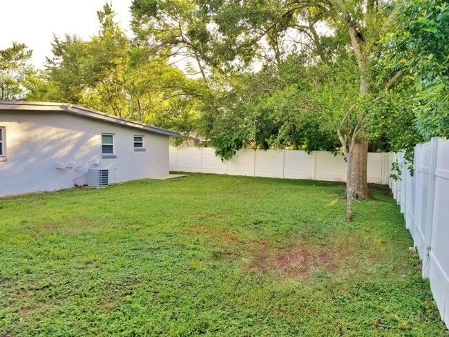 Building Photo - 3 Bedroom, 2 Bathroom Single Family Home