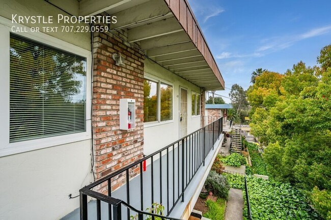 Building Photo - NOW Available In Benicia! 2 BD, 1 BA Condo...