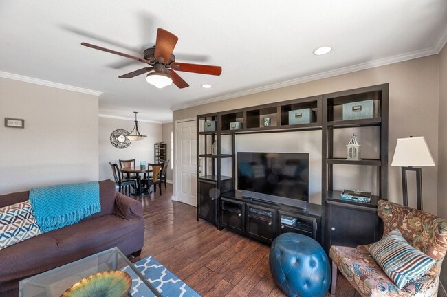Building Photo - Move-In Ready 1-Bedroom in Scenic Fountain...