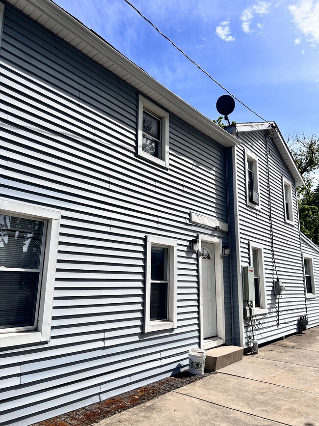 Building Photo - 133 Meadville St