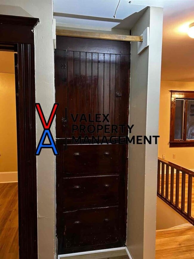 Building Photo - 1831 Red Barn Village Rd