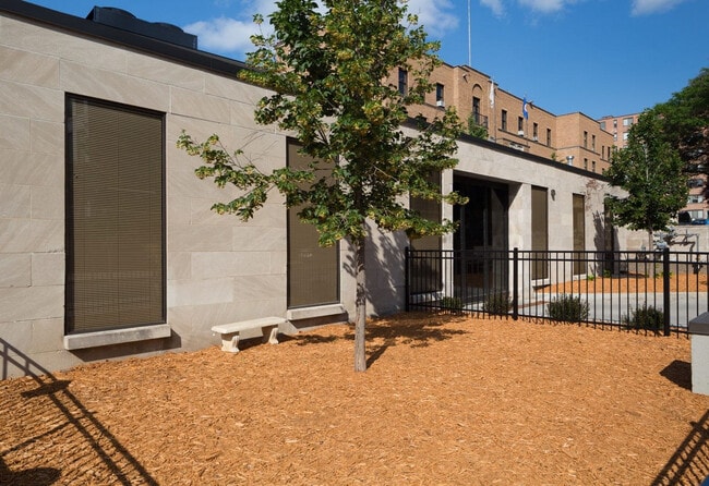 Building Photo - 430 Oak Grove