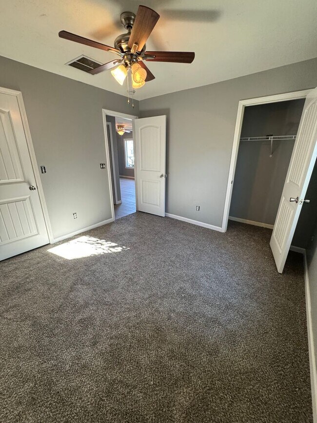 Foto del edificio - 3 bedroom/2 bath house