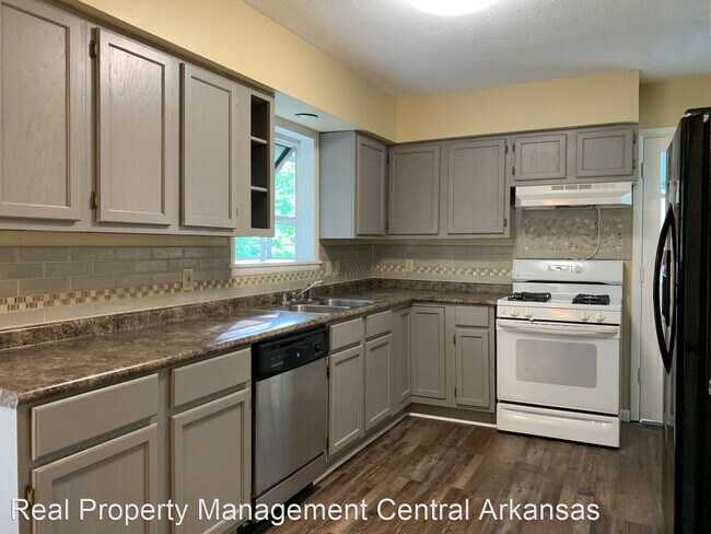 Building Photo - 3 br, 1.5 bath House - 10920 Birchwood Dr.