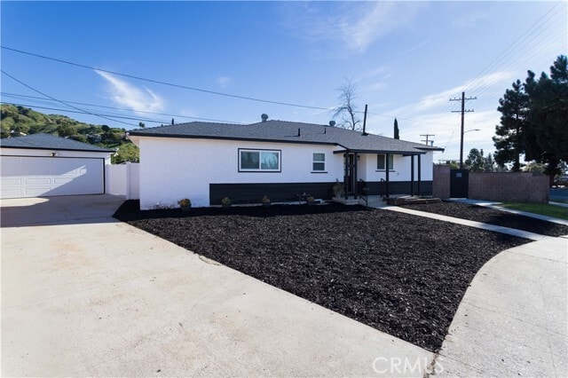 Foto del edificio - 8330 Glenoaks Blvd