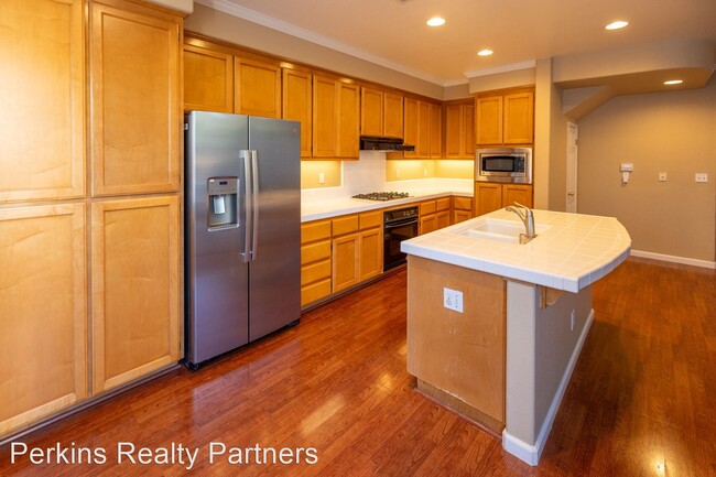 Building Photo - 5 br, 3 bath House - 321 Arrowhead Way