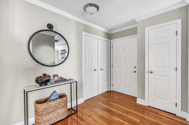 Building Photo - 170 Forest St